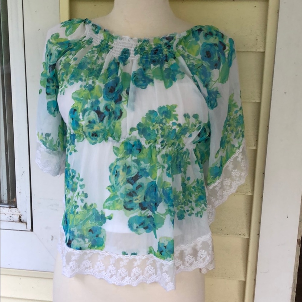 CANDIES Beautiful Layered Floral Top, Size Large